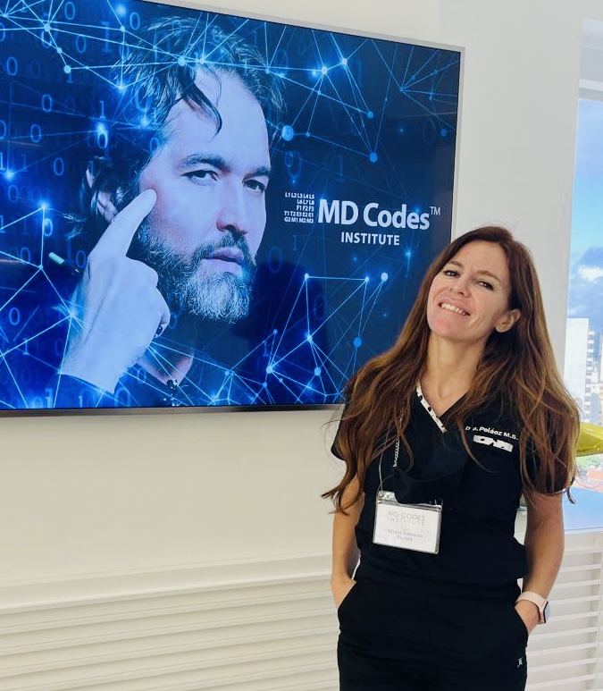 Dra. Peláez en su formación en MD Codes Institute, técnica de rellenos