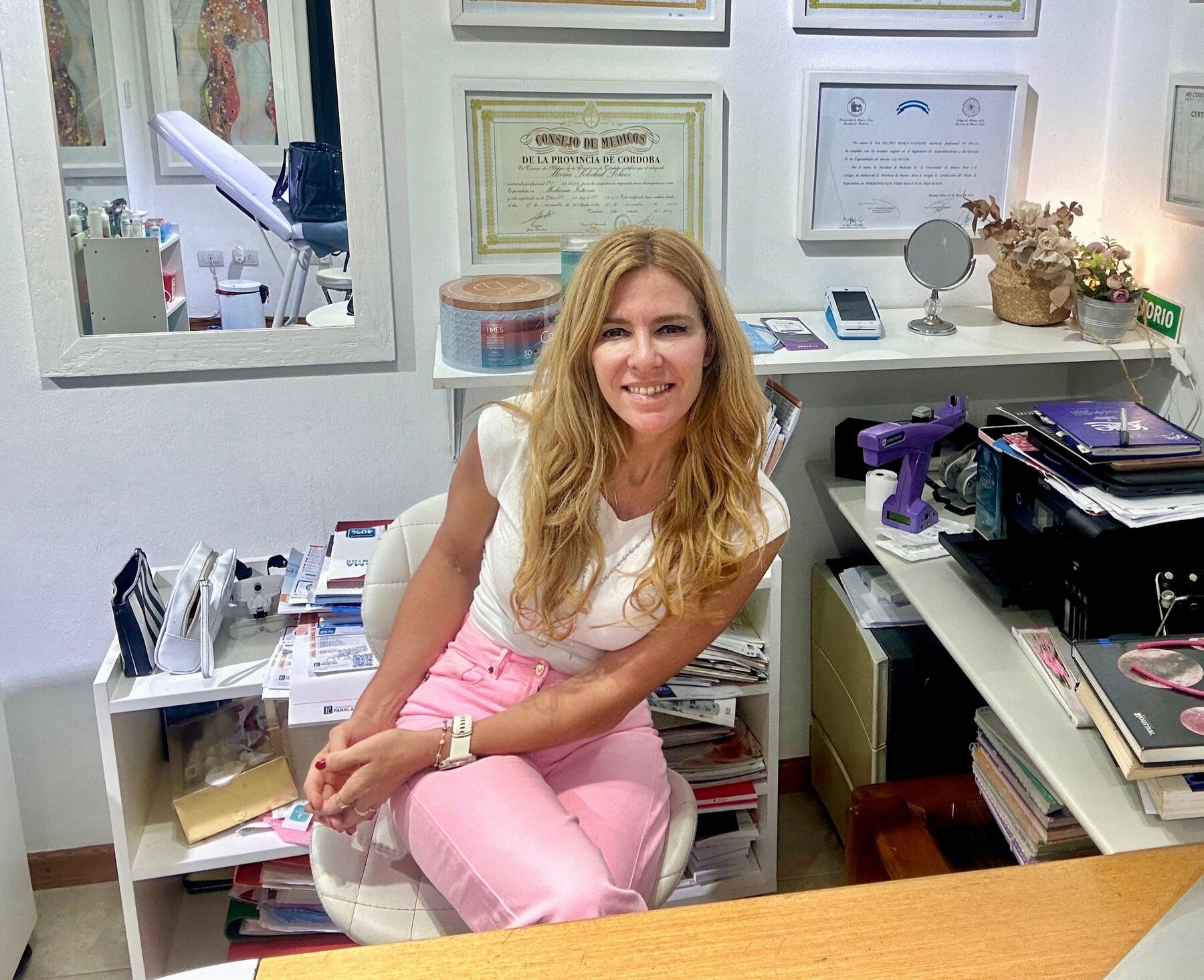 Dra. María Soledad Peláez en su consultorio